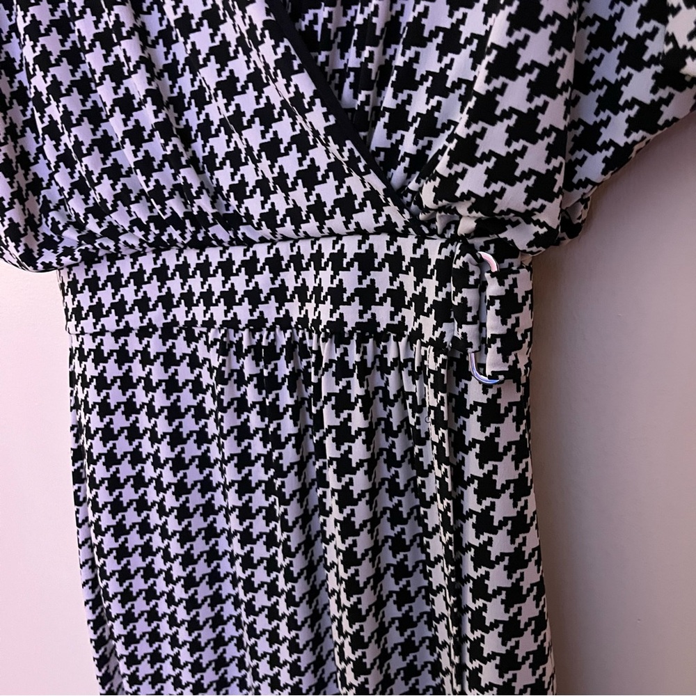 Vince Camuto Houndstooth Faux Wrap Dress Size 8 Dolman Sleeve Black White Office - Picture 6 of 8